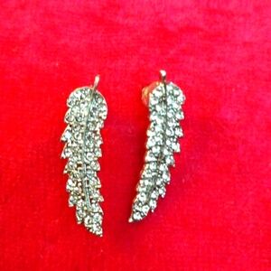 Silver plated w/rhinestones stud leaf earrings